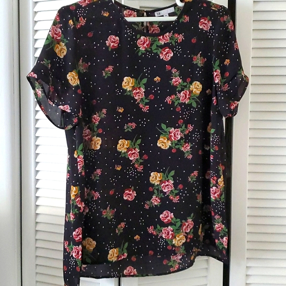 Black floral shirt - Picture 1 of 3